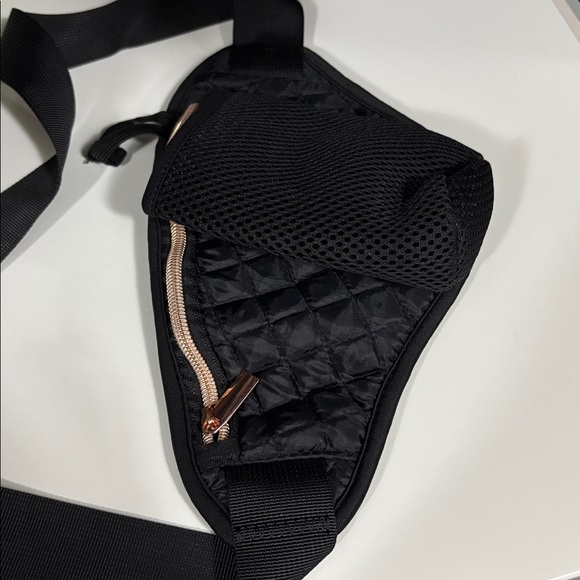 'MyTagslongs' FannyPack/Chest Bag w/Bottle Sleeve rose gold zipper - Picture 2 of 4